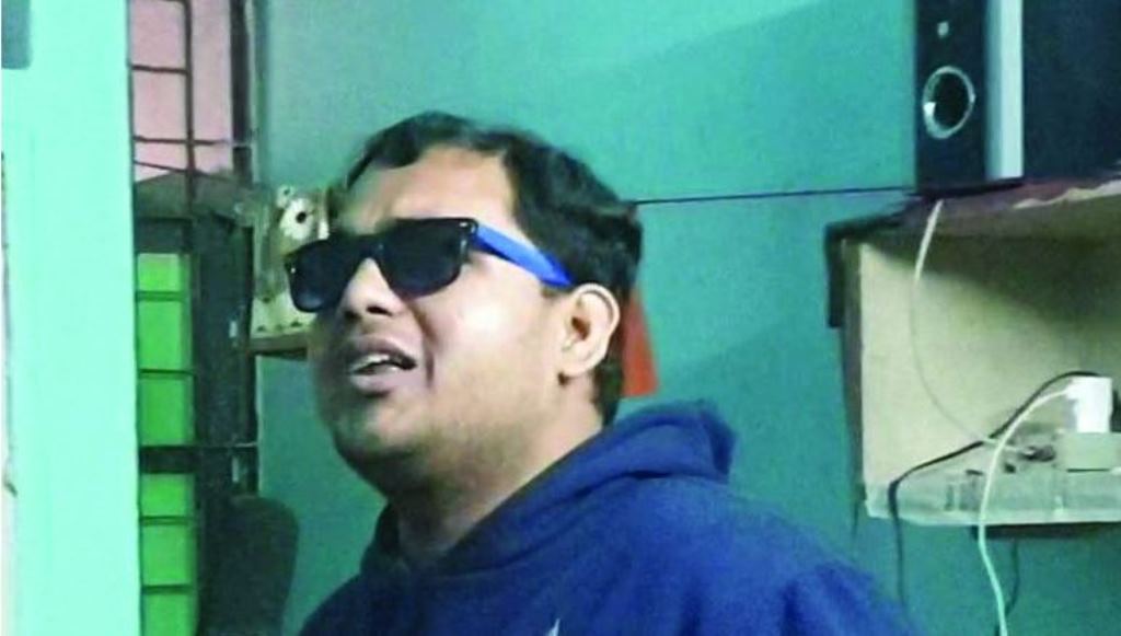 'मैं चीखता-चिल्लाता रहा कि अंधा हूं, पर वो मुझे पिटते रहे'
