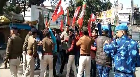 CAA विरोध में पहुंचे कन्हैया कुमार के खिलाफ लगा 'गो बैक' के नारे