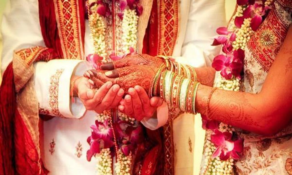 शादी के पहले दुल्हन की मां को भगा ले गया दूल्हे का बाप