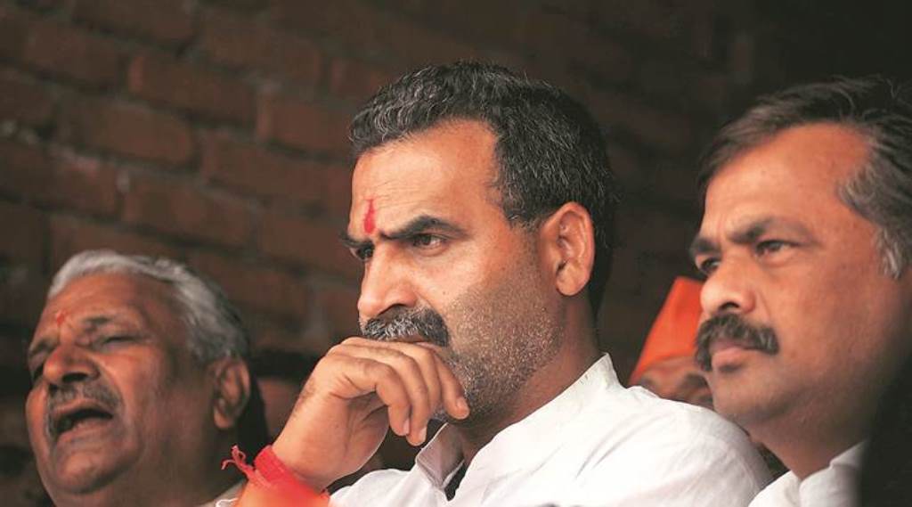 संजीव बालियान के बिगड़े बोल, कहा AMU-JNU के छात्रों को दुरूस्त करवा दूंगा