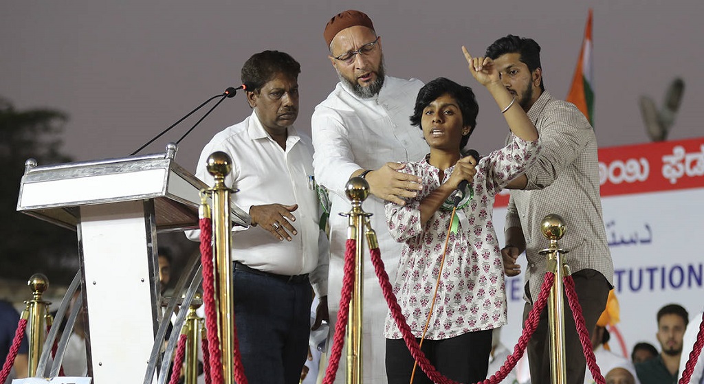 कौन है ओवैसी के मंच से 'पाकिस्तान जिंदाबाद' का नारे लगाने वाली अमूल्या लियोना?