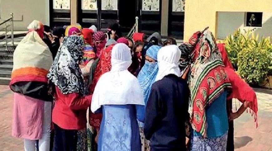 गुजरात में मासिक धर्म जांचने की लिए 68 लड़कियों के उतरवाए गए कपड़े