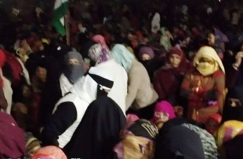 AMU के पूर्व छात्र का बुर्का पहन महिलाओं को भड़काने का फोटो वायरल