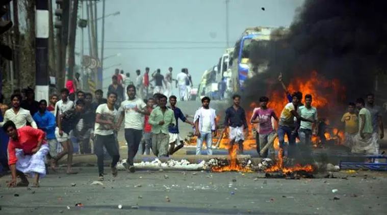 नहीं रुक रहा दिल्ली का दंगा, अब तक 7 की मौत कई गाड़ियां आग हवाले