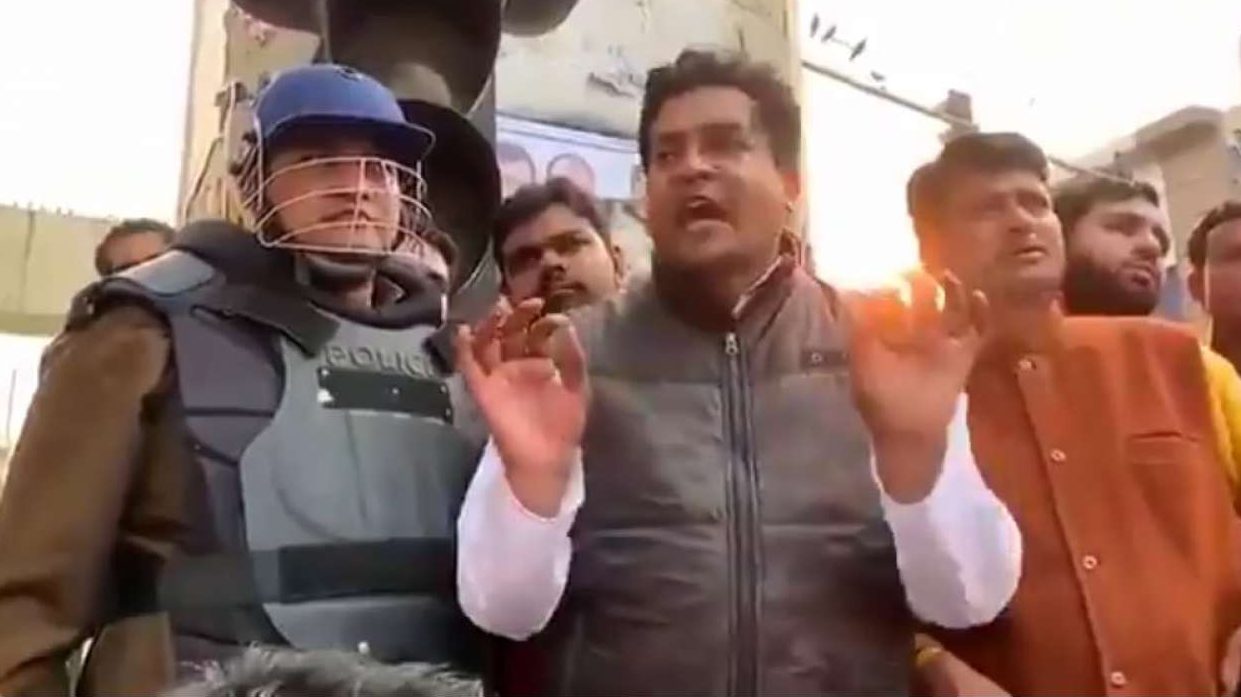 पुलिस की ओर से शाहीन बाग के प्रदर्शन स्थल को आज सुबह खाली करा लिया गया। इस पर बीजेपी नेता कपिल मिश्रा ने एक विवाद भरा ट्वीट किया। उन्होंने कहा दिल्ली को आजादी मिल गई है।