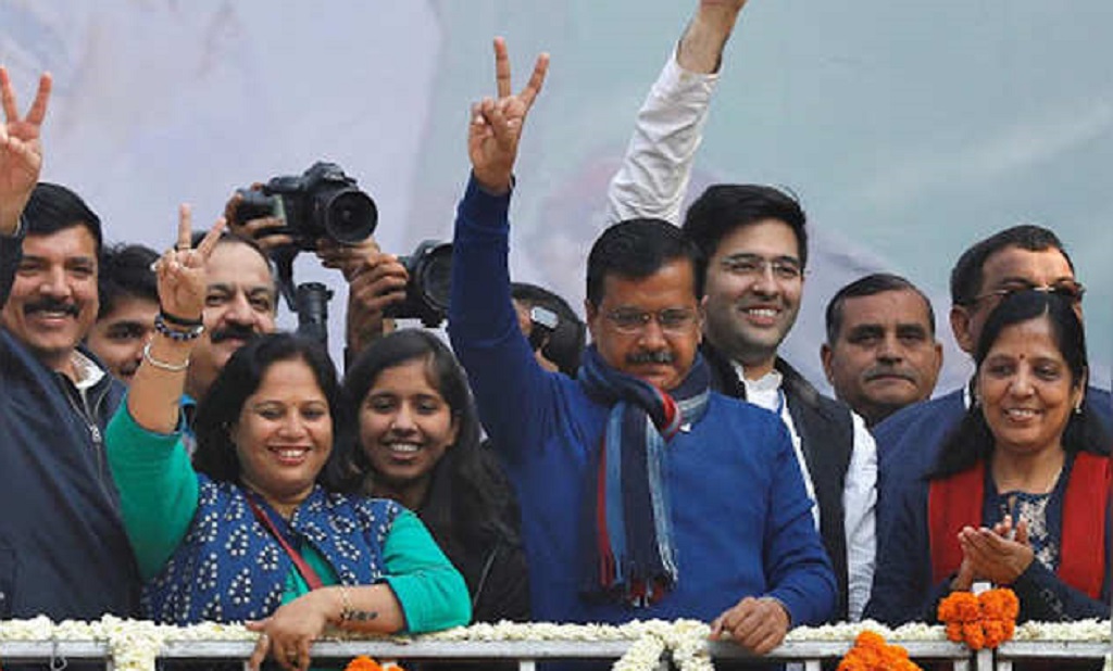 अरविंद केजरीवाल लेंगे 16 फरवरी को शपथ, रामलीला मैदान में होगा समारोह