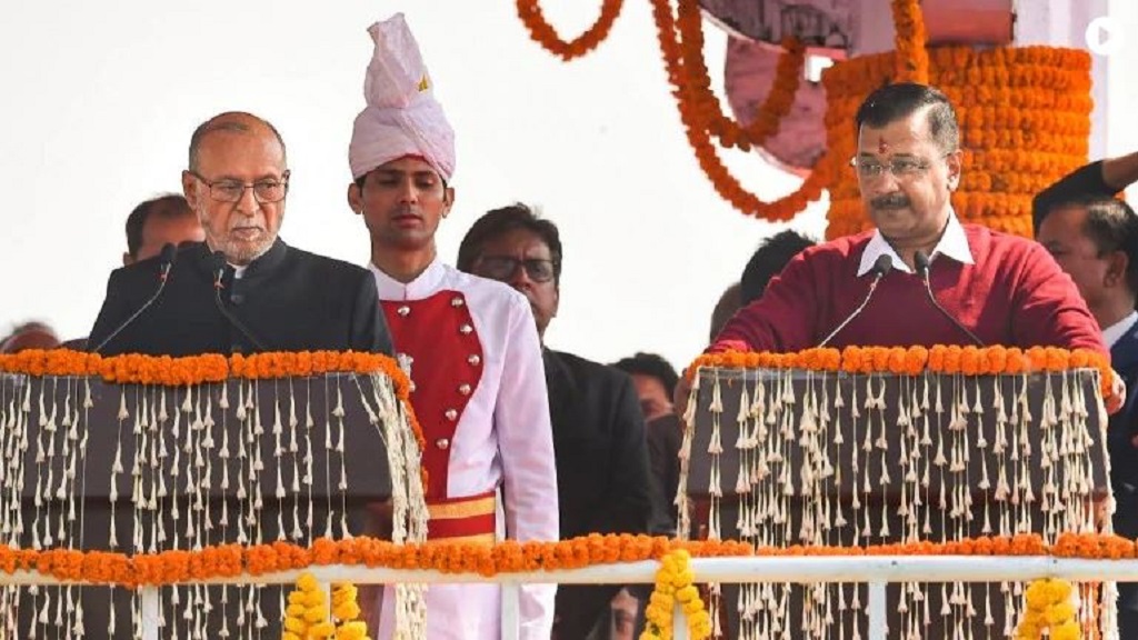 शपथ लेने के बाद केजरीवाल ने पुरानी कैबिनेट पर फिर जताया भरोसा
