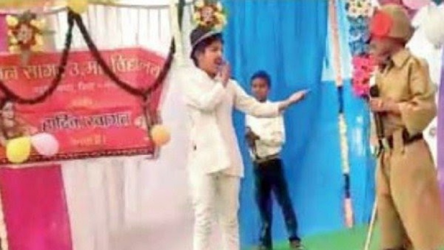 भगत सिंह का रोल करते हुए 12 साल के छात्र ने लगाई फांसी