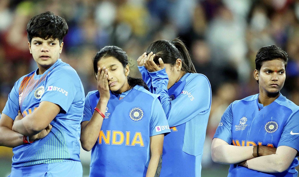 ICC T20 World Cup: ताश के पत्तों की तरह बिखरी टीम