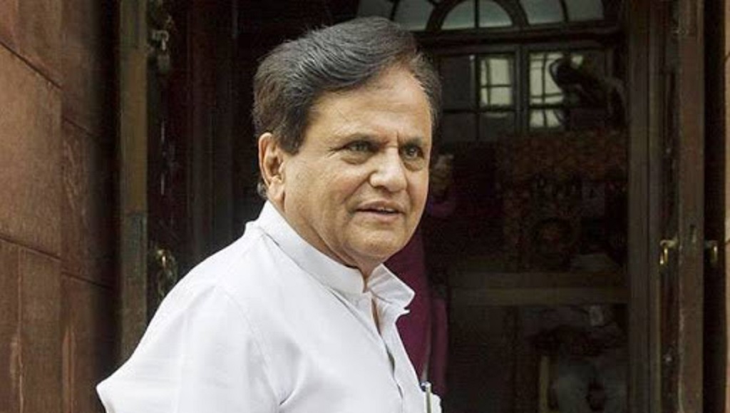 अहमद पटेल पर आयकर विभाग चौतरफा शिकंजा