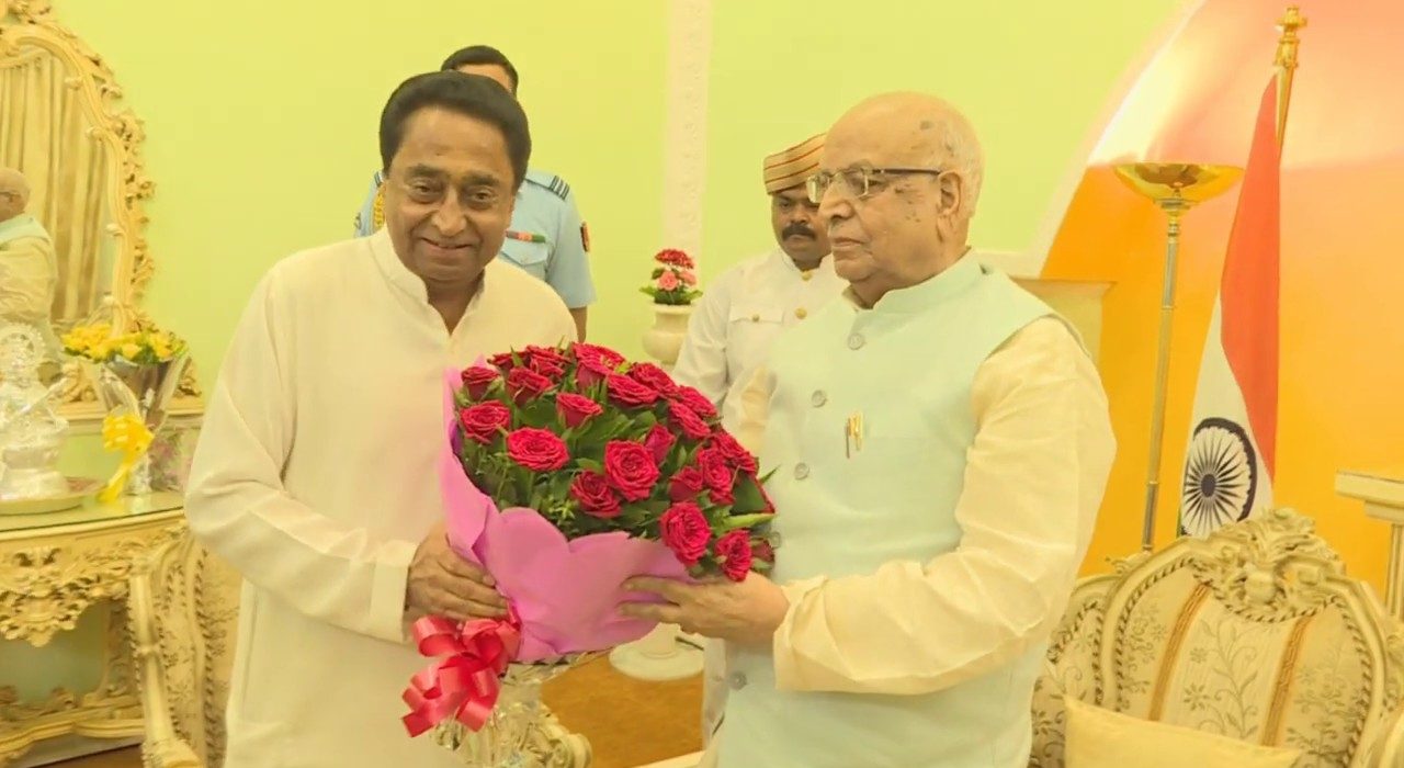 गवर्नर की सख्ती के बाद भी क्यों नहीं सामने आ रहे MP के 22 बागी विधायक