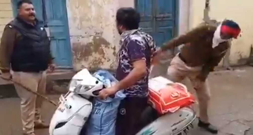 लॉकडाउन में पुलिस की बर्बरता के शिकार हो रहे हैं लोग, पत्रकार ने कुछ यूं साझा किया दर्द