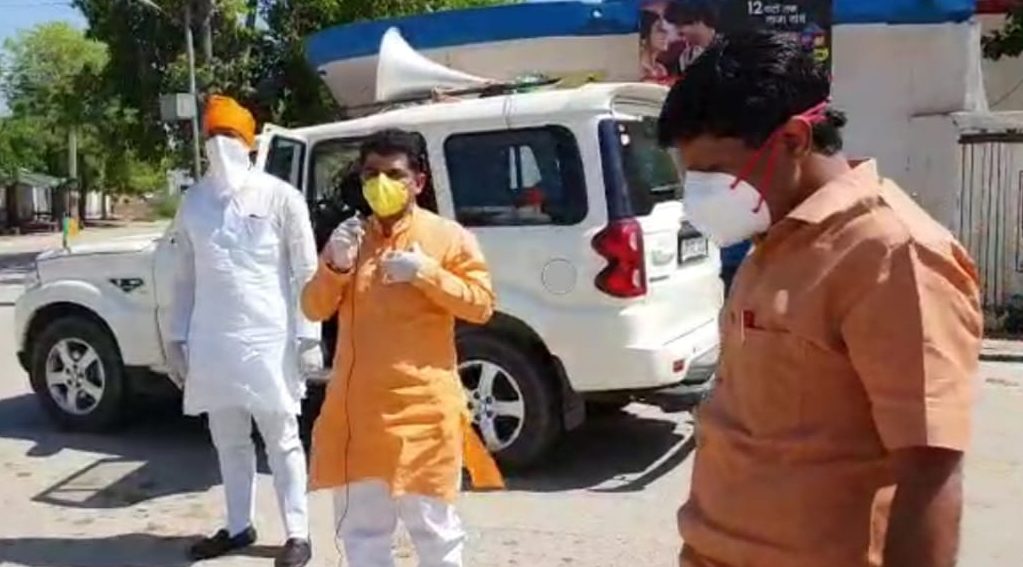 ग्रेटर नोएडा में कोरोना के प्रति जागरूकता का अलख जगा रहे युवा