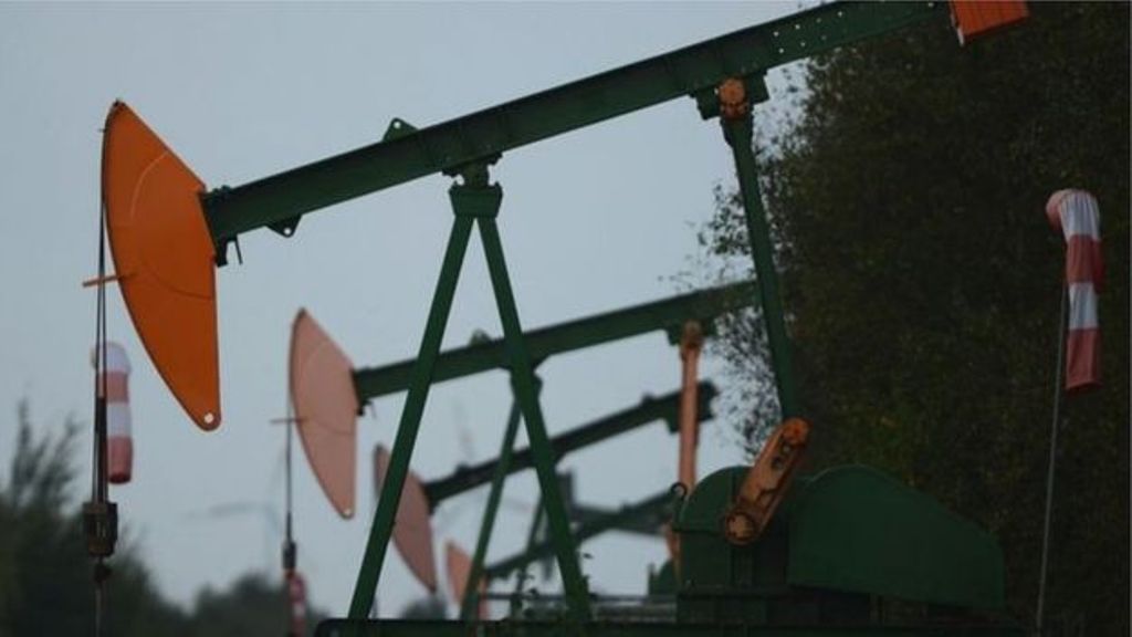 इतिहास में पहली बार जीरो डॉलर प्रति बैरल से नीचे पहुंची तेल की कीमत