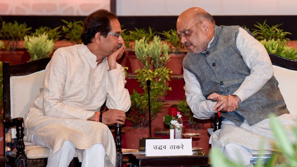 पालघर मॉब लिंचिंग केस की उद्धव ठाकरे से अमित शाह ने मांगी रिपोर्ट, दो पुलिसवाले सस्पेंड