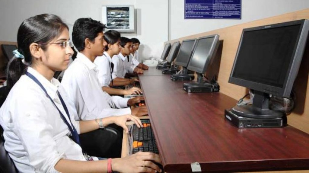 DU में ऑनलाइन परीक्षा पर नहीं बनी सहमति, अब UGC के निर्देशों का इंतजार