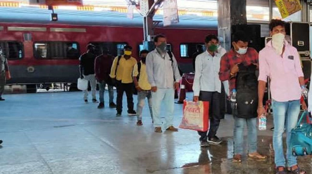 बिहार: 28 हजार मजदूर श्रमिक स्पेशल ट्रेन से लौटे, कर्नाटक मामले पर सियासत गर्म