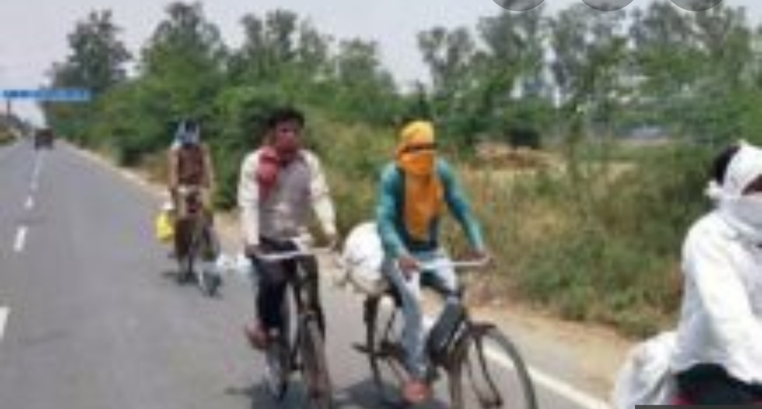बिहार के 7 मज़दूर साईकिल से निकले 1300 किमी के सफर पर, एक की शाहजहांपुर में मौत