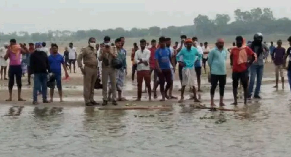वाराणसी में गंगा में नहाने का टिक टॉक बनाते समय 5 युवकों की डूबकर मौत