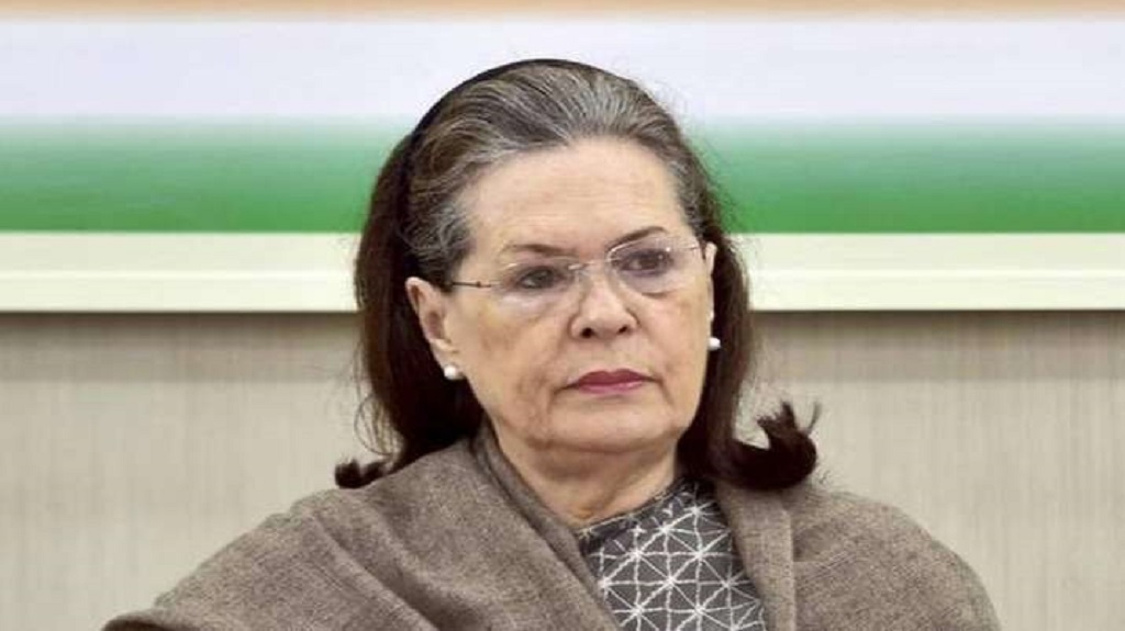 सोनिया गांधी के खिलाफ FIR दर्ज, PM केयर फंड को लेकर भ्रम फैलाने का आरोप