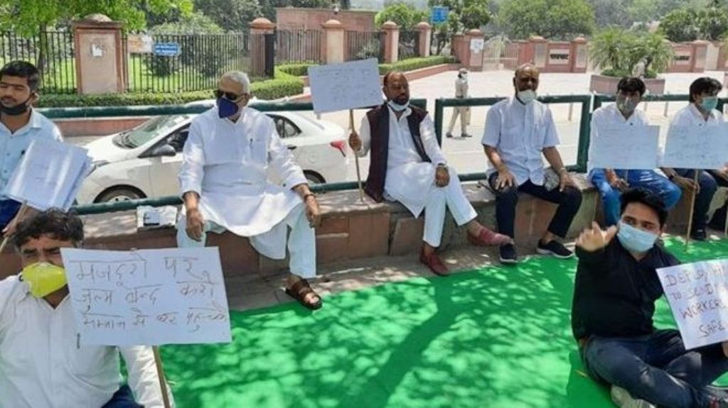 पूर्व BJP नेता यशवंत सिन्हा को पुलिस ने किया गिरफ्तार, राजघाट पर दे रहे थे धरना