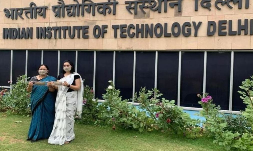 IIT दिल्ली की दो महिला वैज्ञानिकों ने बनाया एंटी वायरस मास्क