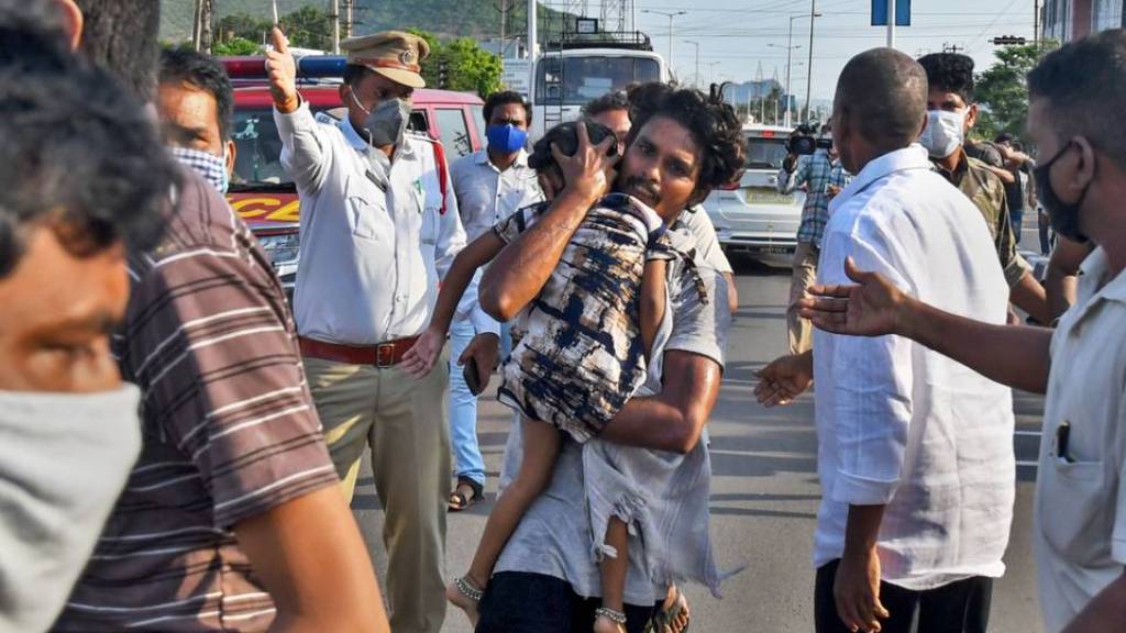 विशाखापट्टनम गैस रिसाव पर PM ने किया ट्वीट, कहा- सभी की सुरक्षा और स्वास्थ्य की प्रार्थना करता हूं