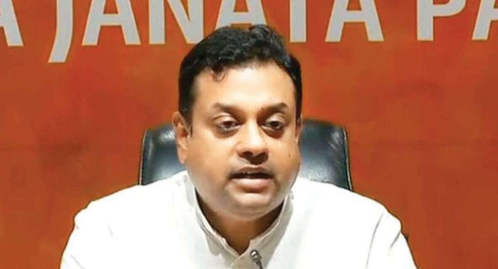 कांग्रेस और दो पूर्व PM पर अपमानजनक ट्वीट को लेकर संबित पात्रा के खिलाफ शिकायत