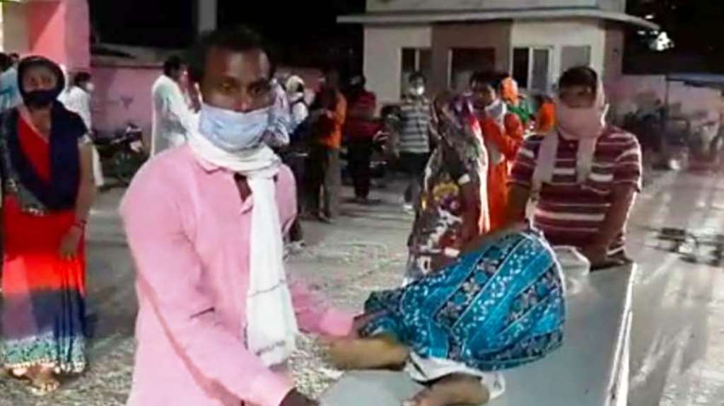 UP के रायबरेली में पिपरमेंट निकालते समय टंकी में विस्फोट, 6 लोग झुलसे