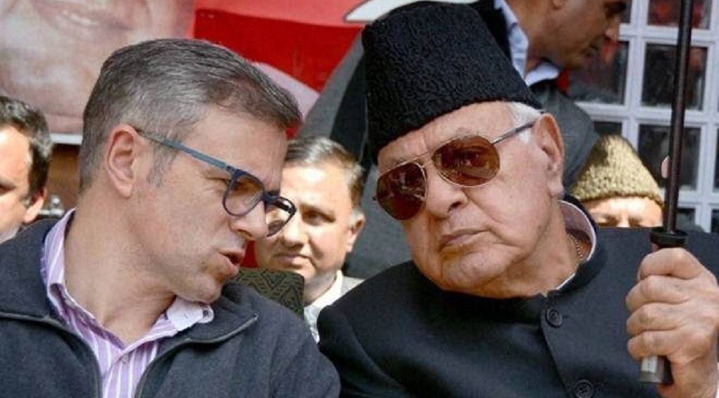 आर्टिकल 370 पर क्या उमर अब्दुल्लाह और फारुख अब्दुल्लाह सरेंडर के मूड में हैं?