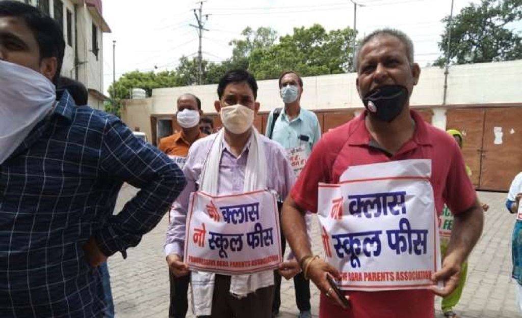 स्कूलों के मनमाने रवैये और फीस माफी को लेकर आंदोलन, पेरेंट्स बोले- नो स्कूल नो फीस