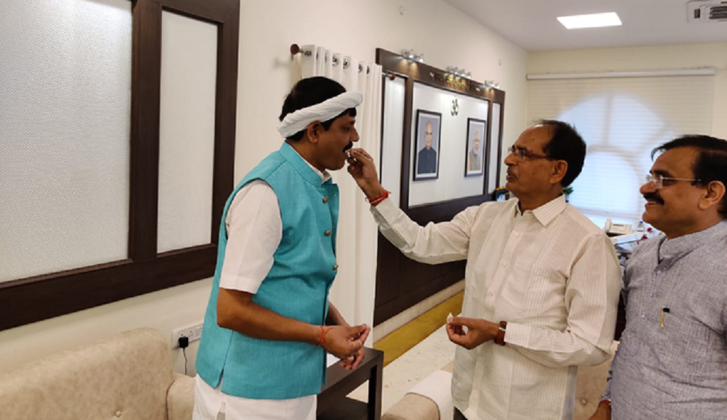 कांग्रस को मध्य प्रदेश में एक और झटका, प्रद्युम्न सिंह लोधी ने थामा BJP हाथ