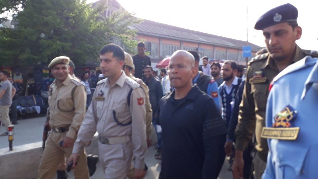 जम्मू-कश्मीर के आईजी रैंक के अधिकारी बसंत रथ को क्यों किया गया निलंबित?