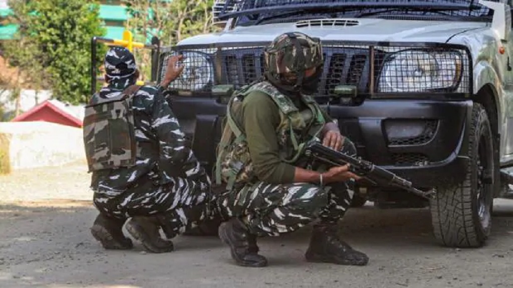 पुलवामा में CRPF पर हमला, आतंकी पहुंचाना चाहते थे बड़ा नुकसान पर नहीं हो सके कामयाब