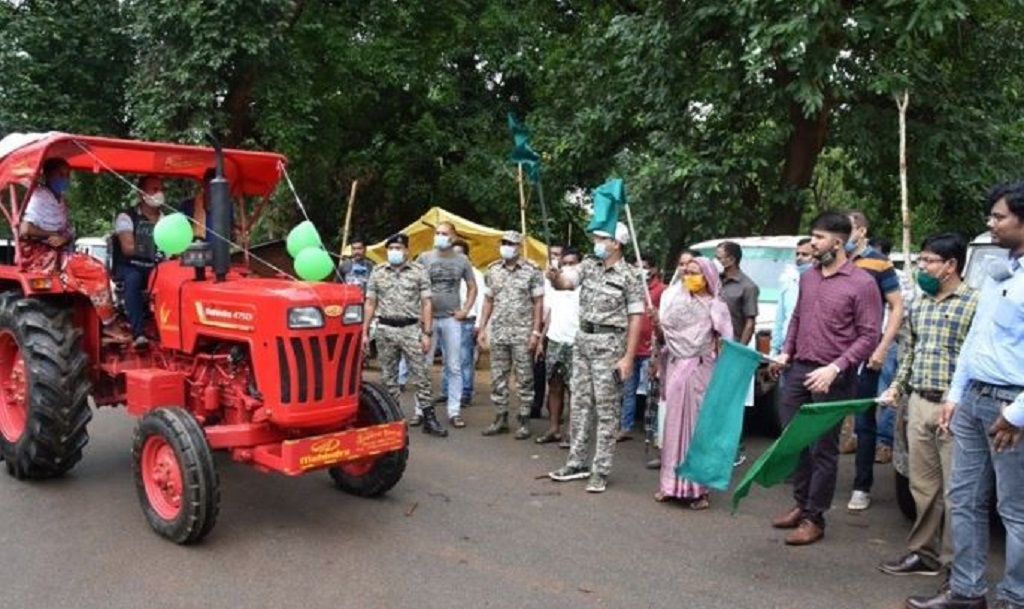 दो का इनामी नक्सली प्रकाश करताम उर्फ पांडू अब अपनी पत्नी संग करेगा खेती