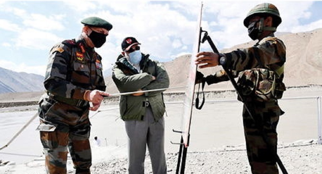 भारत-चीन विवाद के बीच प्रधानमंत्री नरेंद्र मोदी अचानक पहुंचे लेह