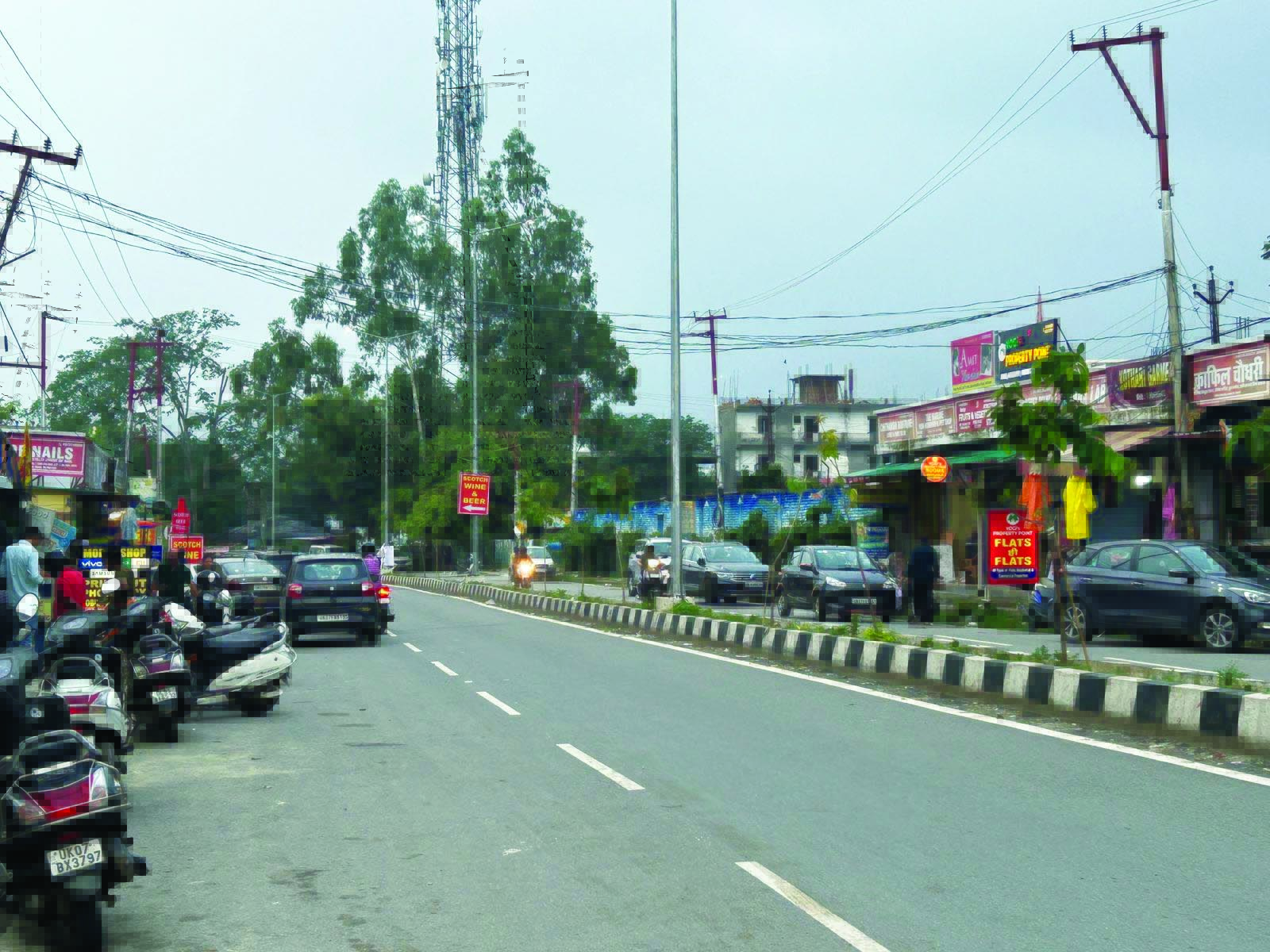 कैप्शन - सहस्त्रधारा रोड पर पार्किंग