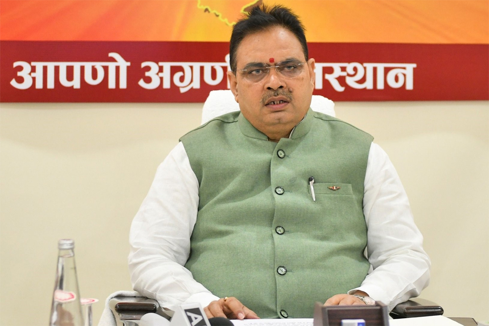 यूपी में गरमाता सियासी तापमान