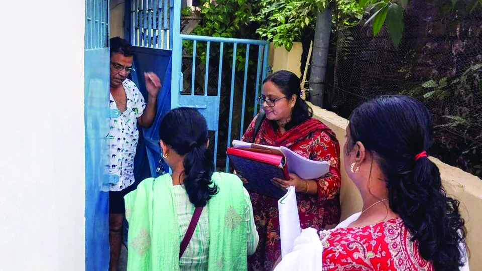 भारी दबाव में बीएलओ एसआईआर सुधार या संकट?