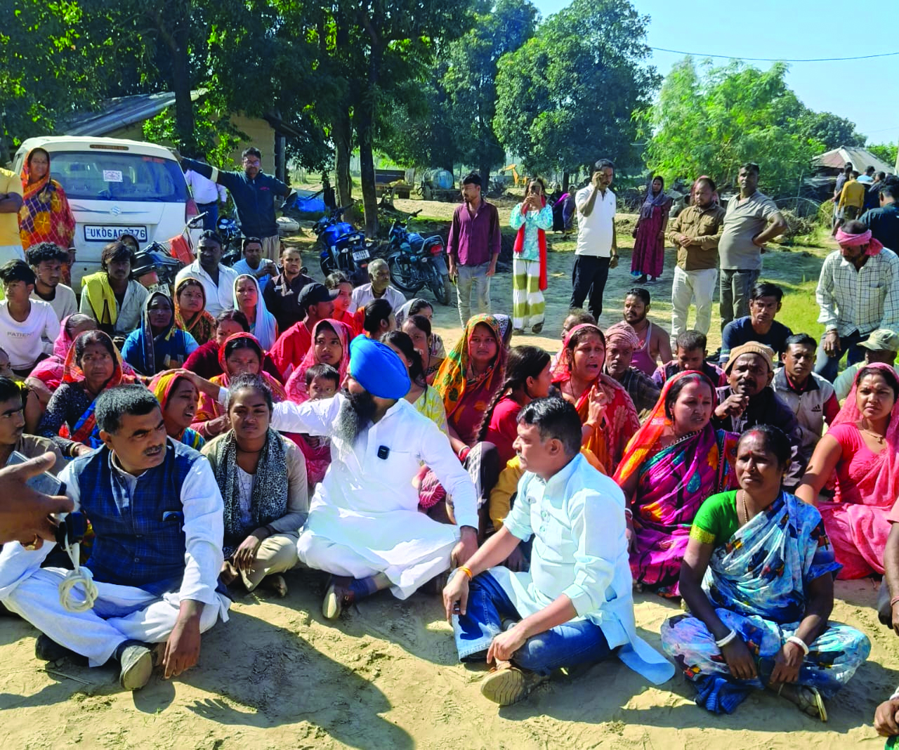 शक्तिफार्म वासियों को बेदखल करने की कार्रवाई के खिलाफ प्रदर्शन